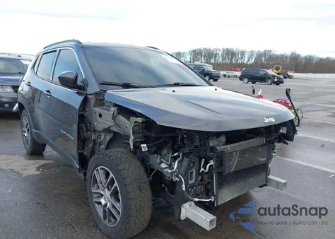 2018 Jeep Compass Latitude 4X4 из США, поврежденный, VIN 3C4NJDBB3JT479902